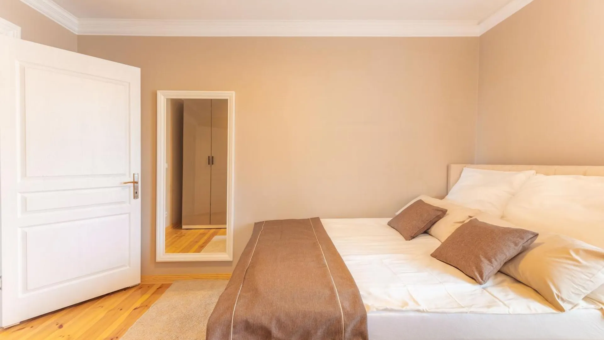 Lux Central Apartment Berlin