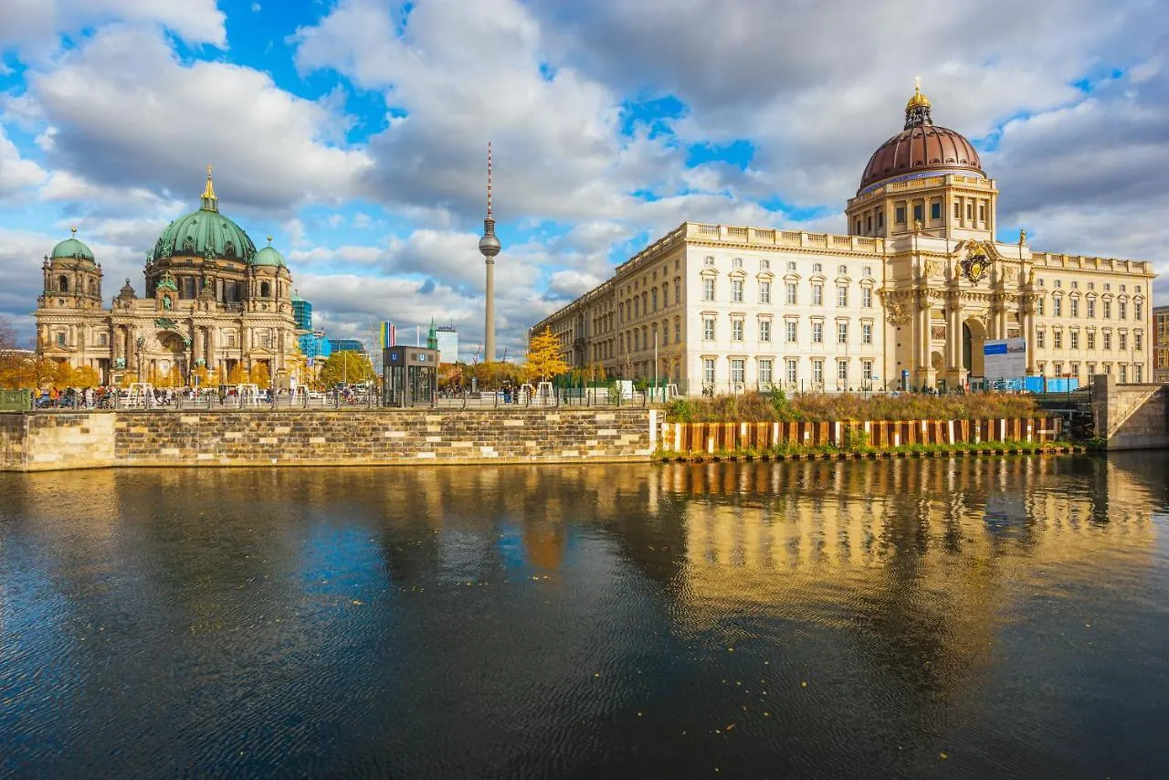 Lux Central Apartment Berlin 0*,  Germany